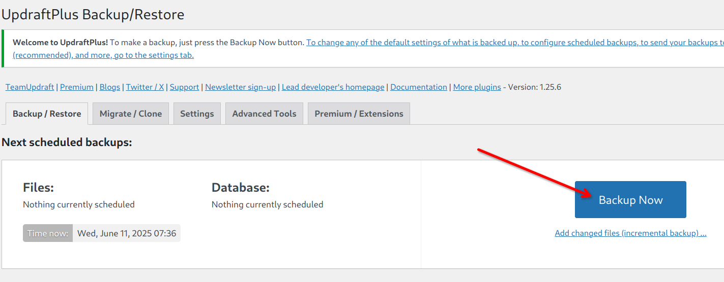 点击 UpdraftPlus 立即备份